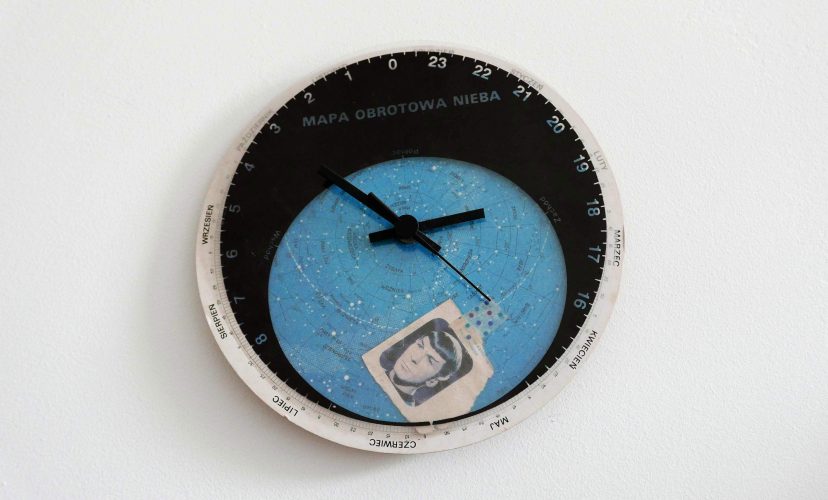 Gebastelte Uhr mit Himmelskarte und Mr. Spocks Foto