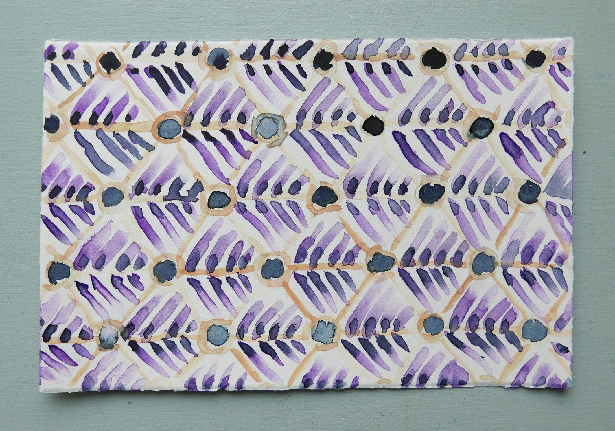 Fischgrätenmuster in Aquarell, violett